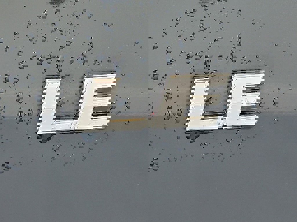 Used 2018 Toyota RAV4 LE image 8