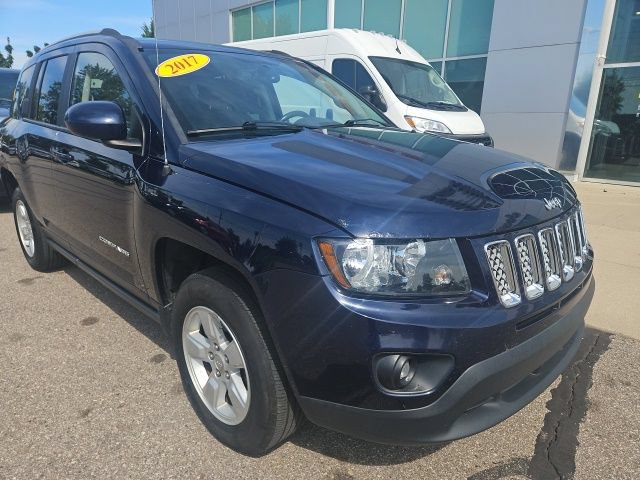 Used 2017 Jeep Compass Latitude FWD image 3