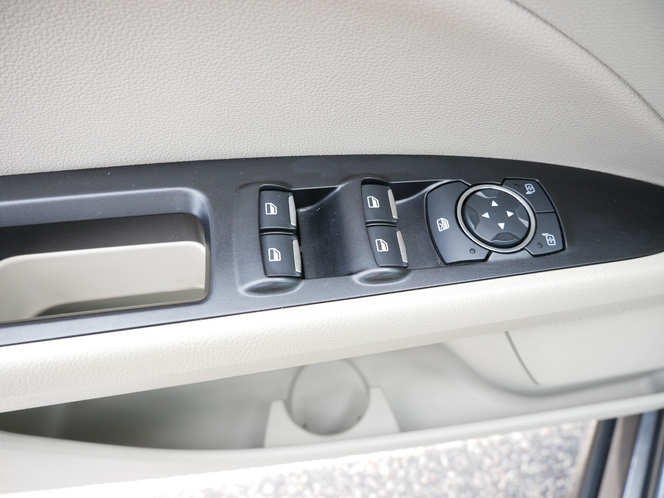 Used 2019 Ford Fusion SEL FWD image 20