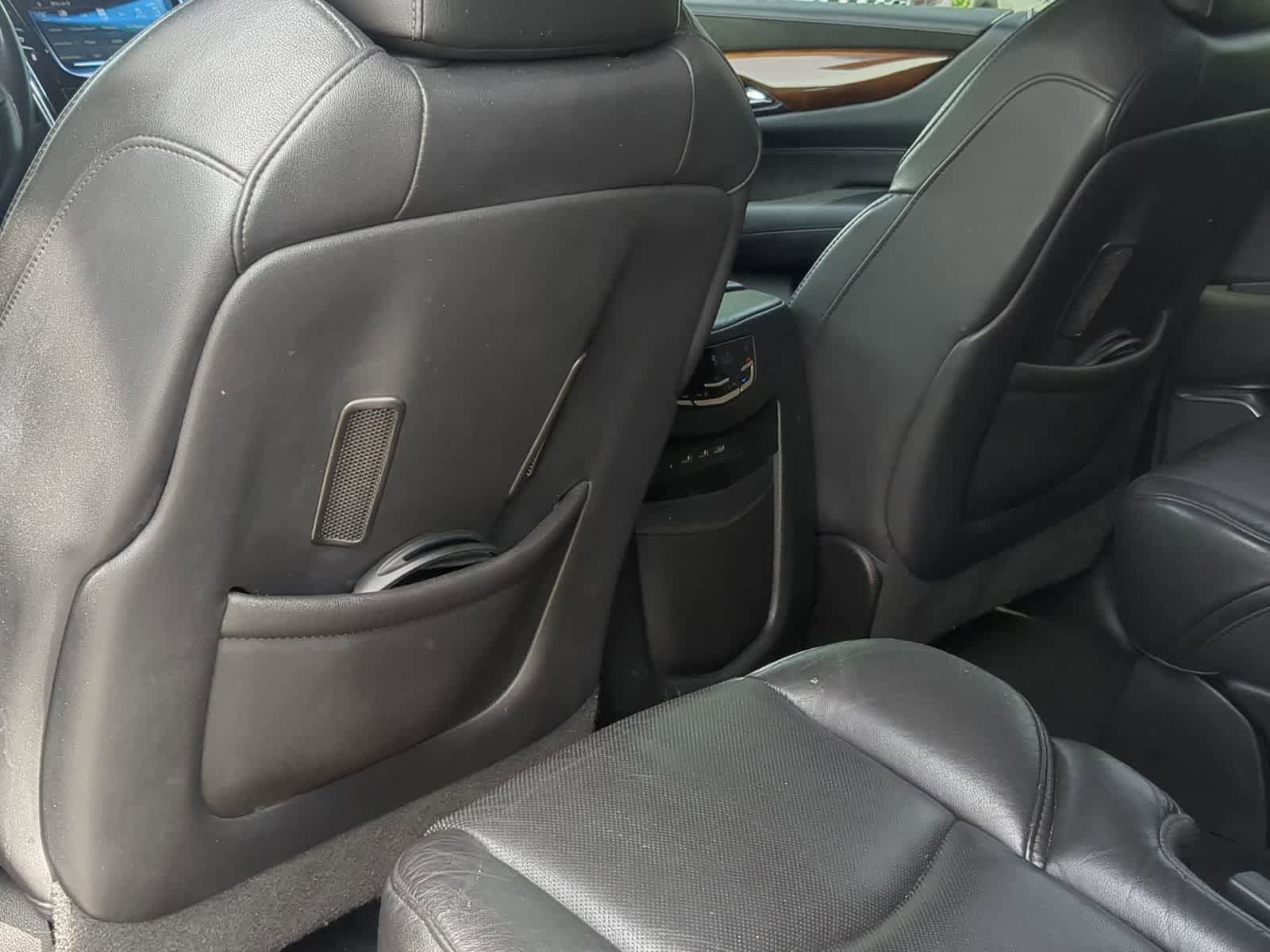 Used 2018 Cadillac Escalade Luxury AWD/4WD image 18