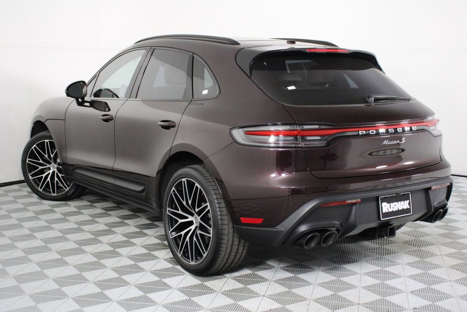 Certified 2023 Porsche Macan S image 3