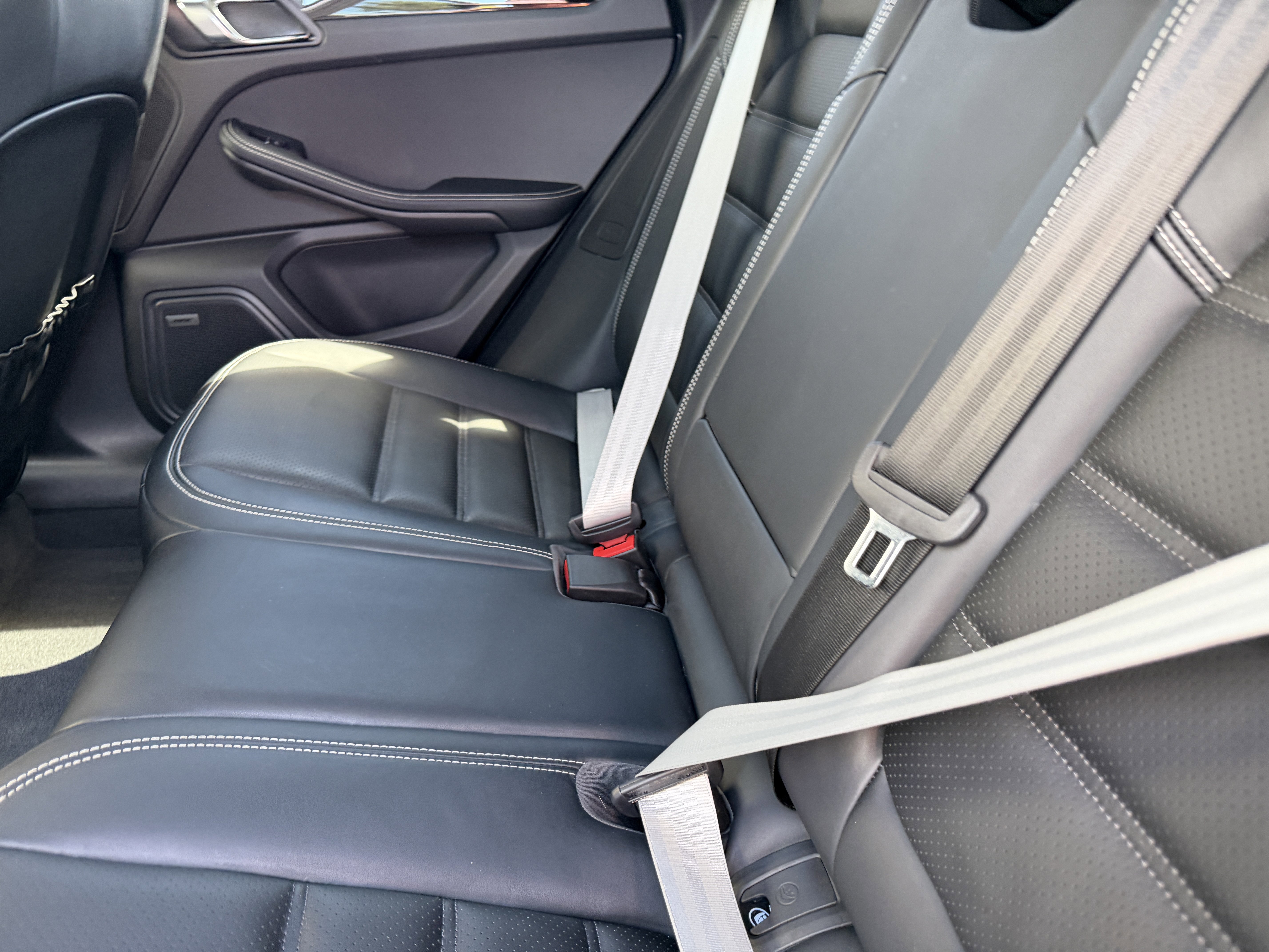 Certified 2025 Porsche Macan Turbo image 19