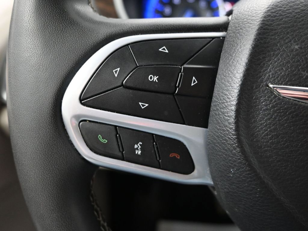 Used 2023 Chrysler Pacifica Limited image 25