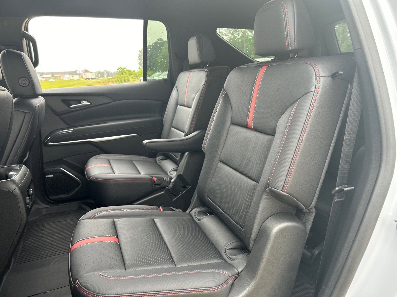 New 2026 Chevrolet Traverse RS w/ LPO, Floor Liner Package FWD image 17