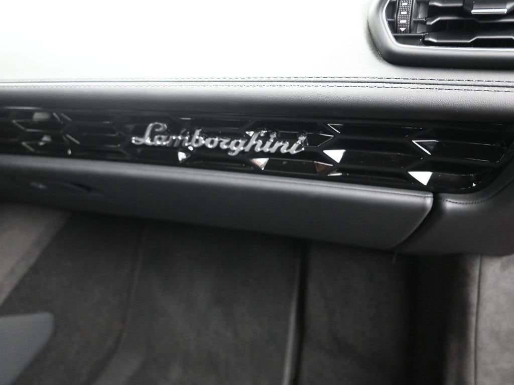 Used 2023 Lamborghini Huracan Tecnica image 12