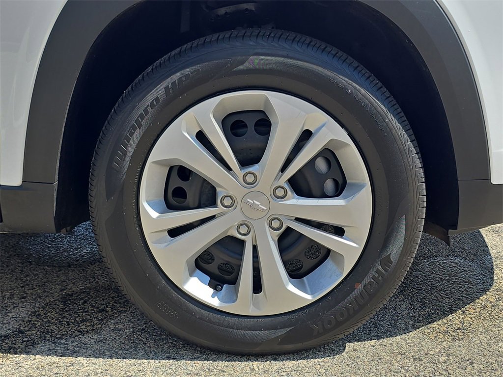 Used 2025 Chevrolet Trax LS image 34