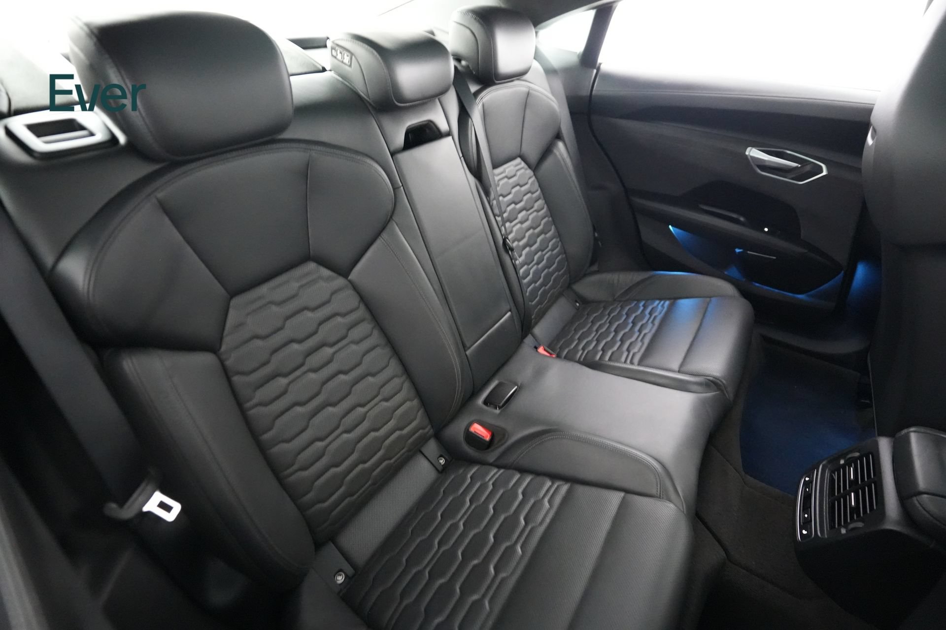 Used 2022 Audi RS e-tron GT w/ Carbon Performance Package AWD/4WD image 5