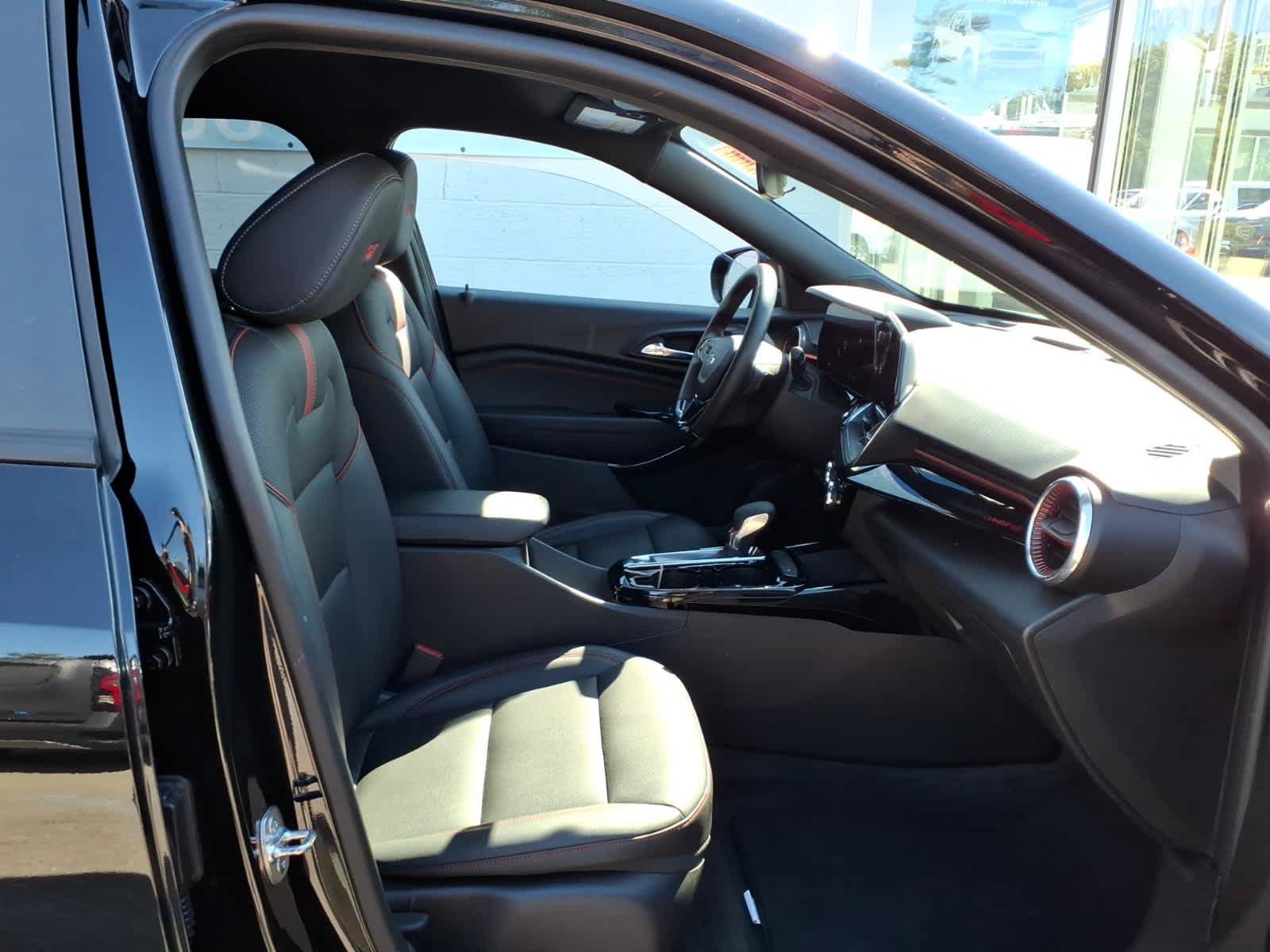 Used 2025 Chevrolet Trax RS w/ Driver Confidence Package FWD image 20