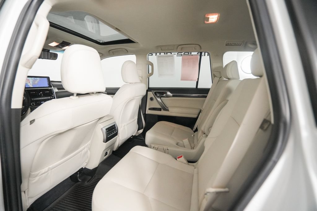 Used 2023 Lexus GX 460 Premium w/ Accessory Package AWD/4WD image 13