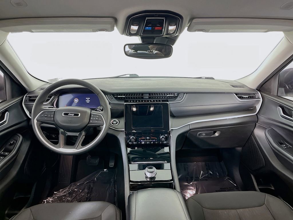 Used 2023 Jeep Grand Cherokee L Laredo image 12