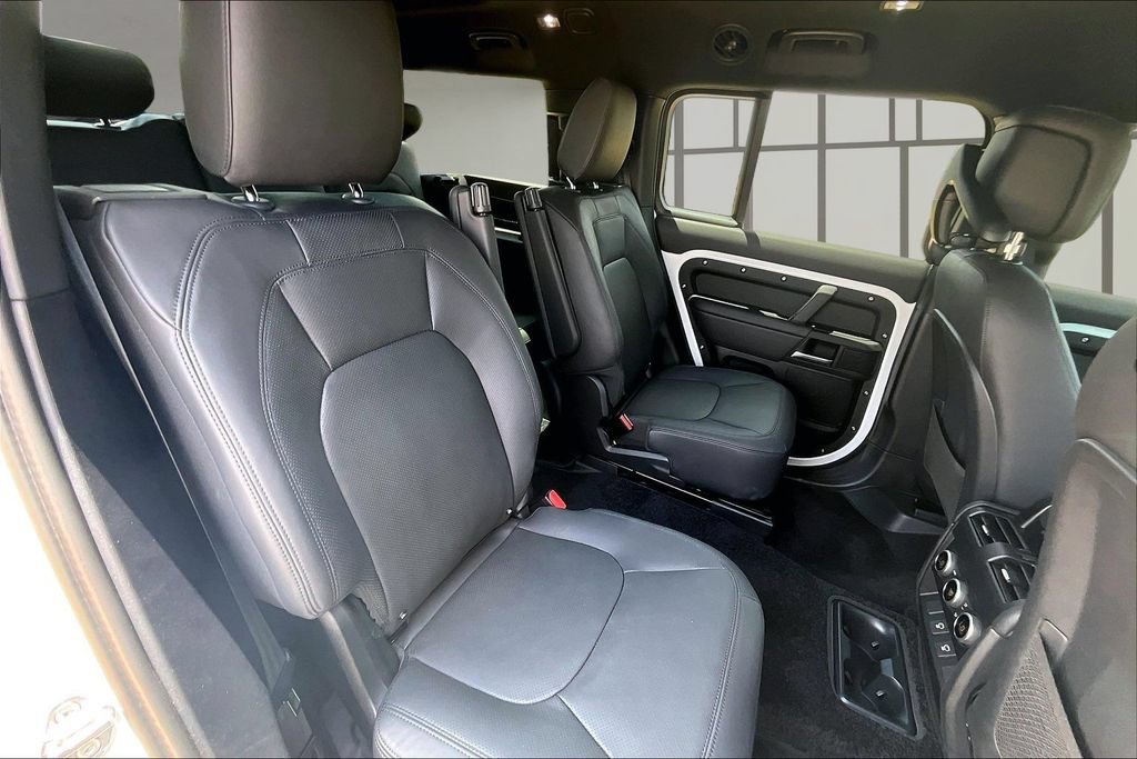 Certified 2025 Land Rover Defender 130 X-Dynamic SE AWD/4WD image 27