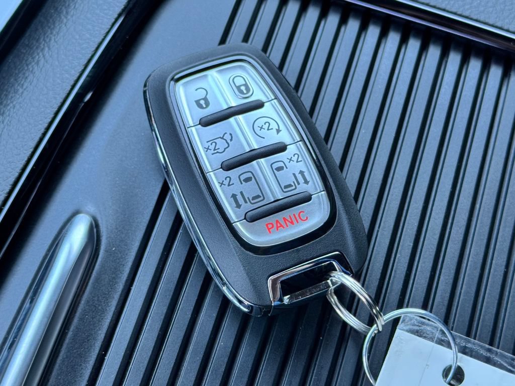 New 2027 Chrysler Pacifica Limited FWD image 33