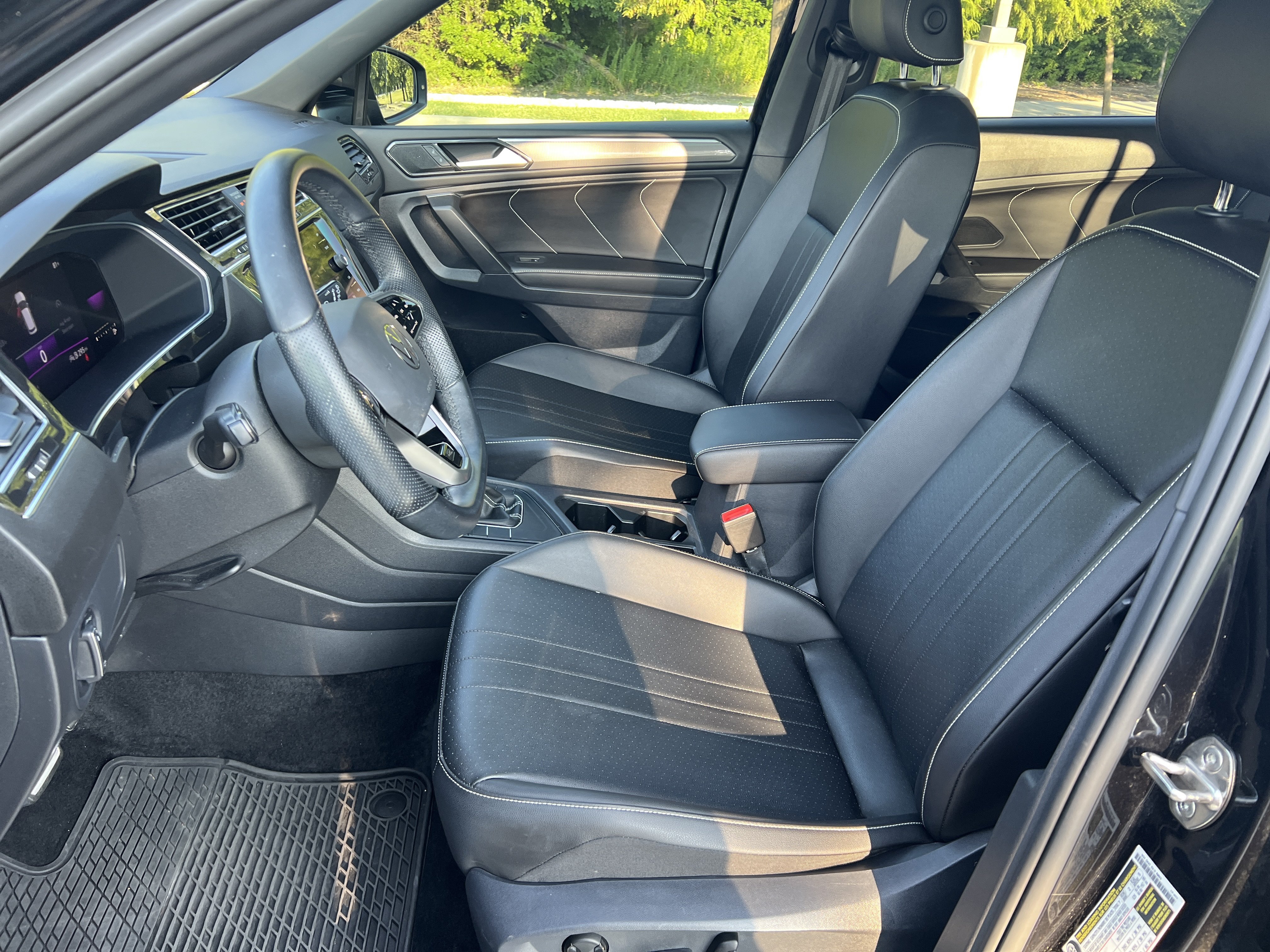 Certified 2022 Volkswagen Tiguan SE R-Line FWD image 12