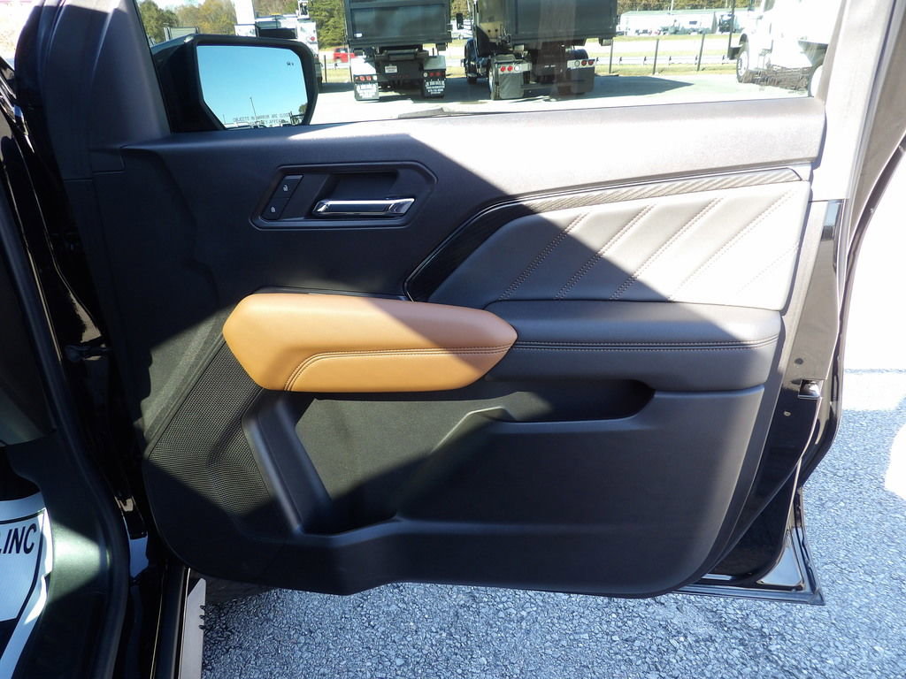 Used 2023 GMC Canyon AT4 w/ AT4 Premium Package image 42