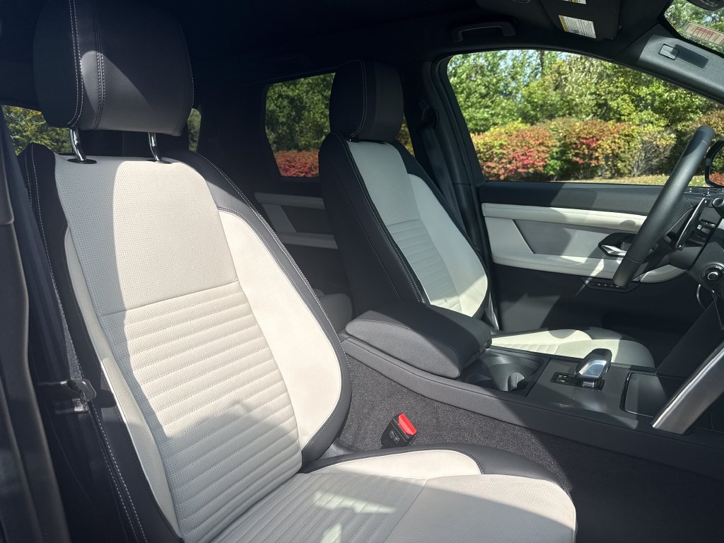 Used 2026 Land Rover Discovery Sport Landmark AWD/4WD image 18