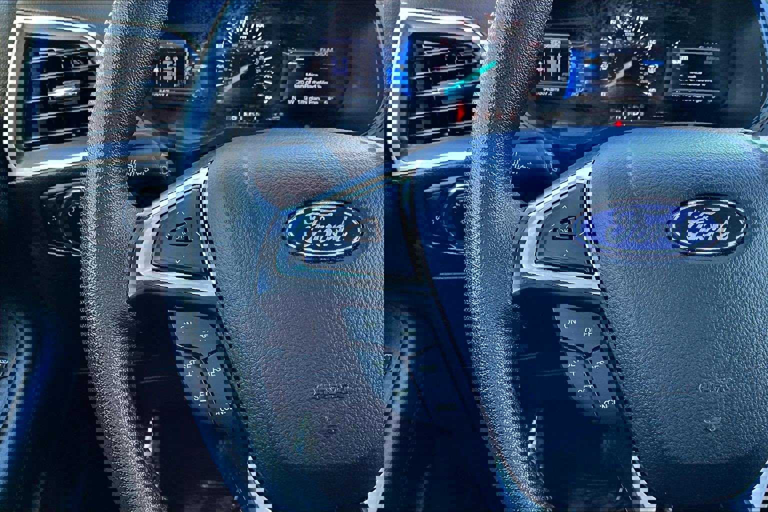 Used 2024 Ford Edge SEL image 11