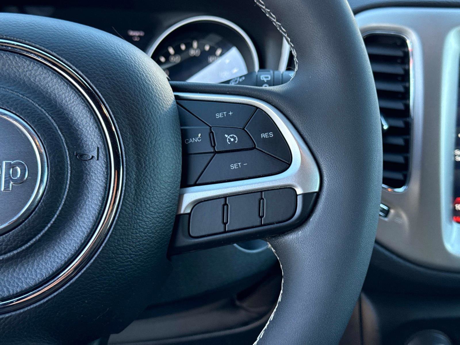 Used 2021 Jeep Compass Latitude w/ Sun and Sound Group image 28