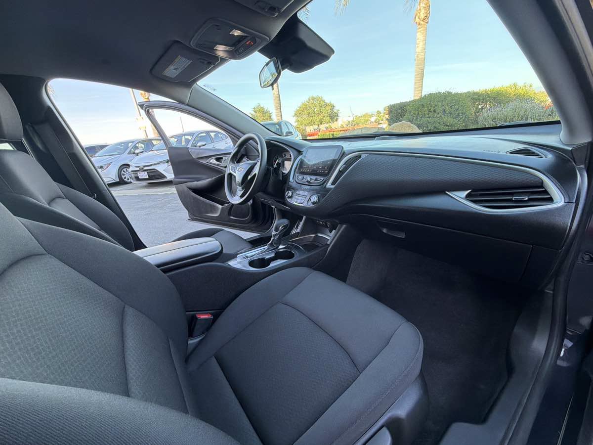 Used 2023 Chevrolet Malibu LT FWD image 19