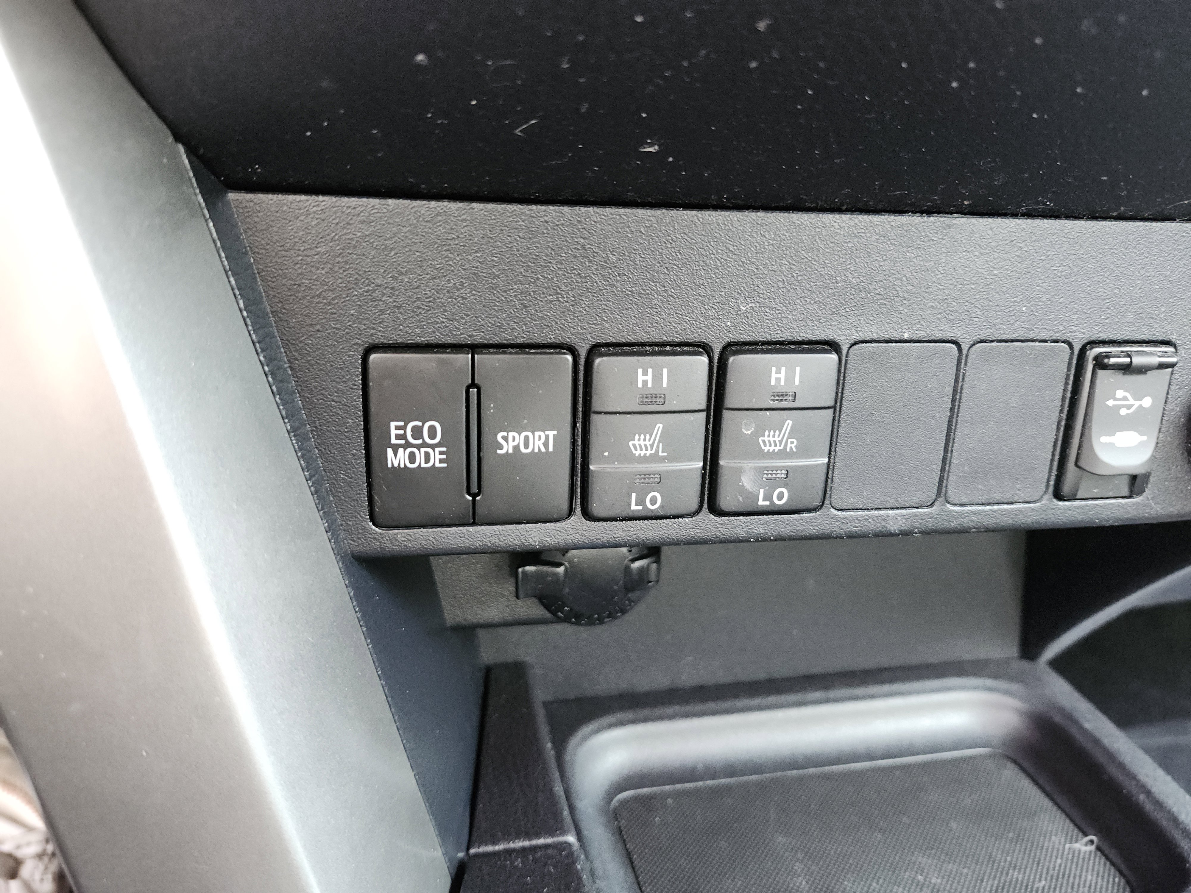 Used 2017 Toyota RAV4 Limited image 31