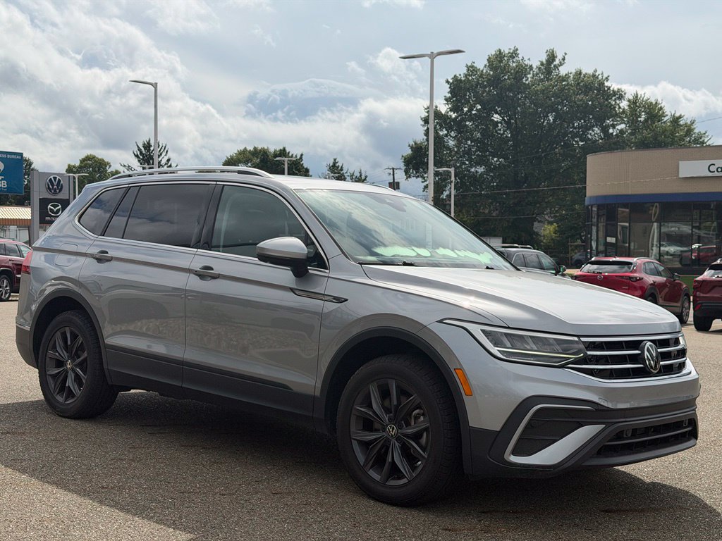 Used 2023 Volkswagen Tiguan SE w/ Panoramic Sunroof Package AWD/4WD image 6