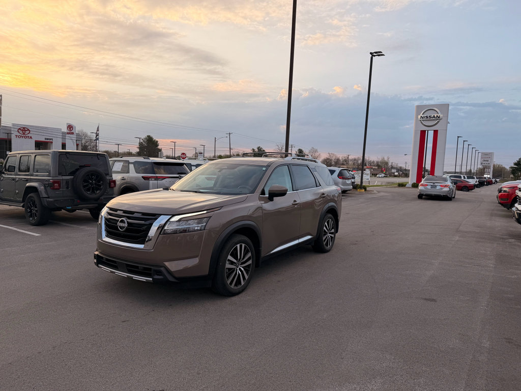 Used 2023 Nissan Pathfinder Platinum image 1