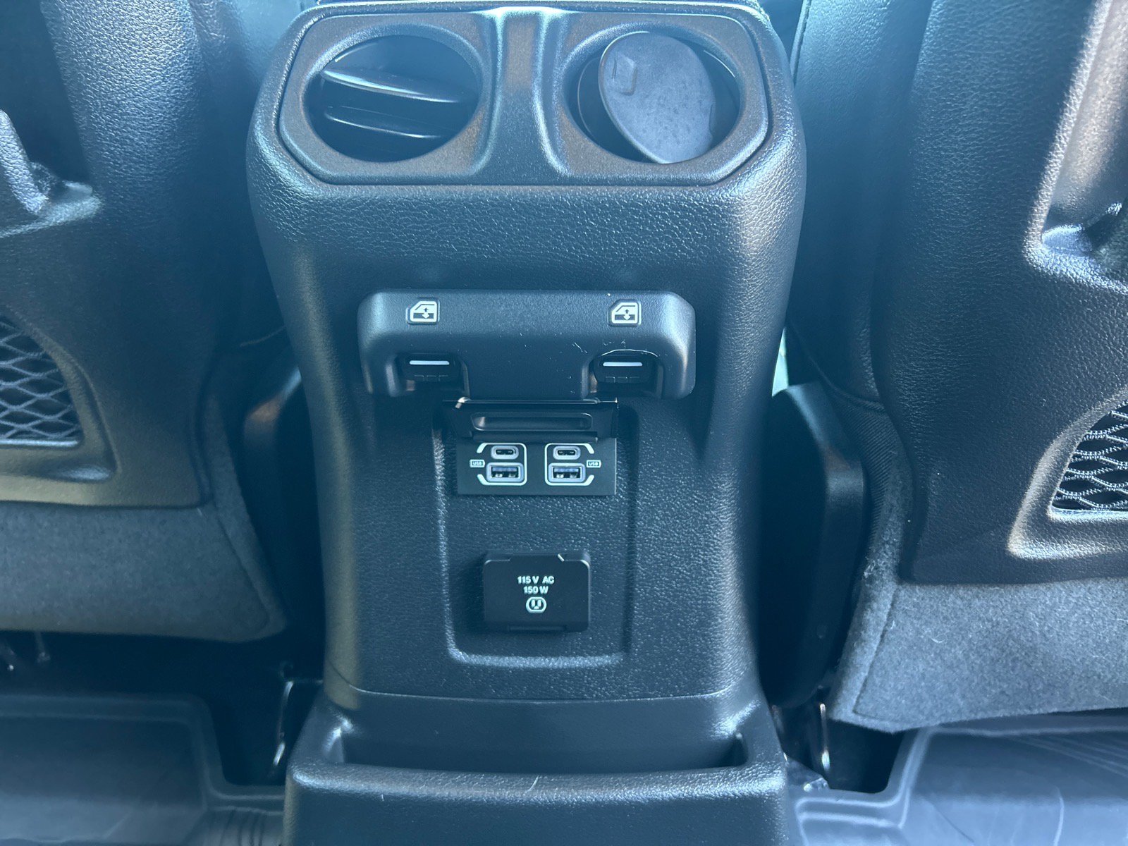 Used 2025 Jeep Wrangler Unlimited Sahara AWD/4WD image 21