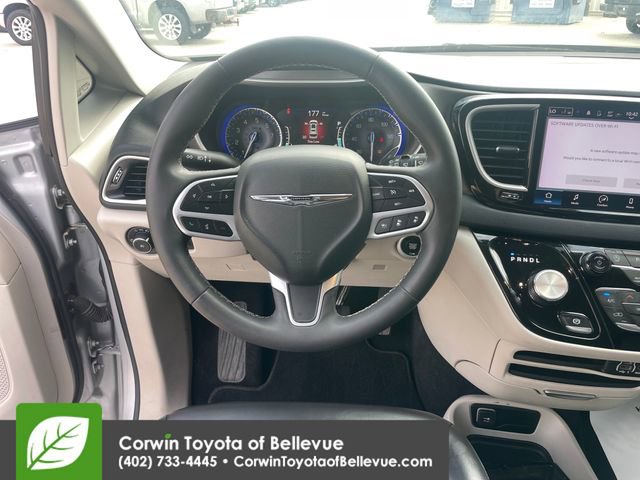 Used 2023 Chrysler Pacifica Touring-L image 21