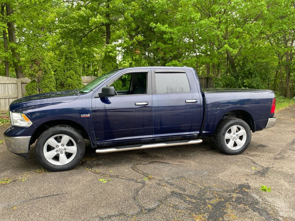 Used 2017 RAM 1500 Classic SLT AWD/4WD image 2