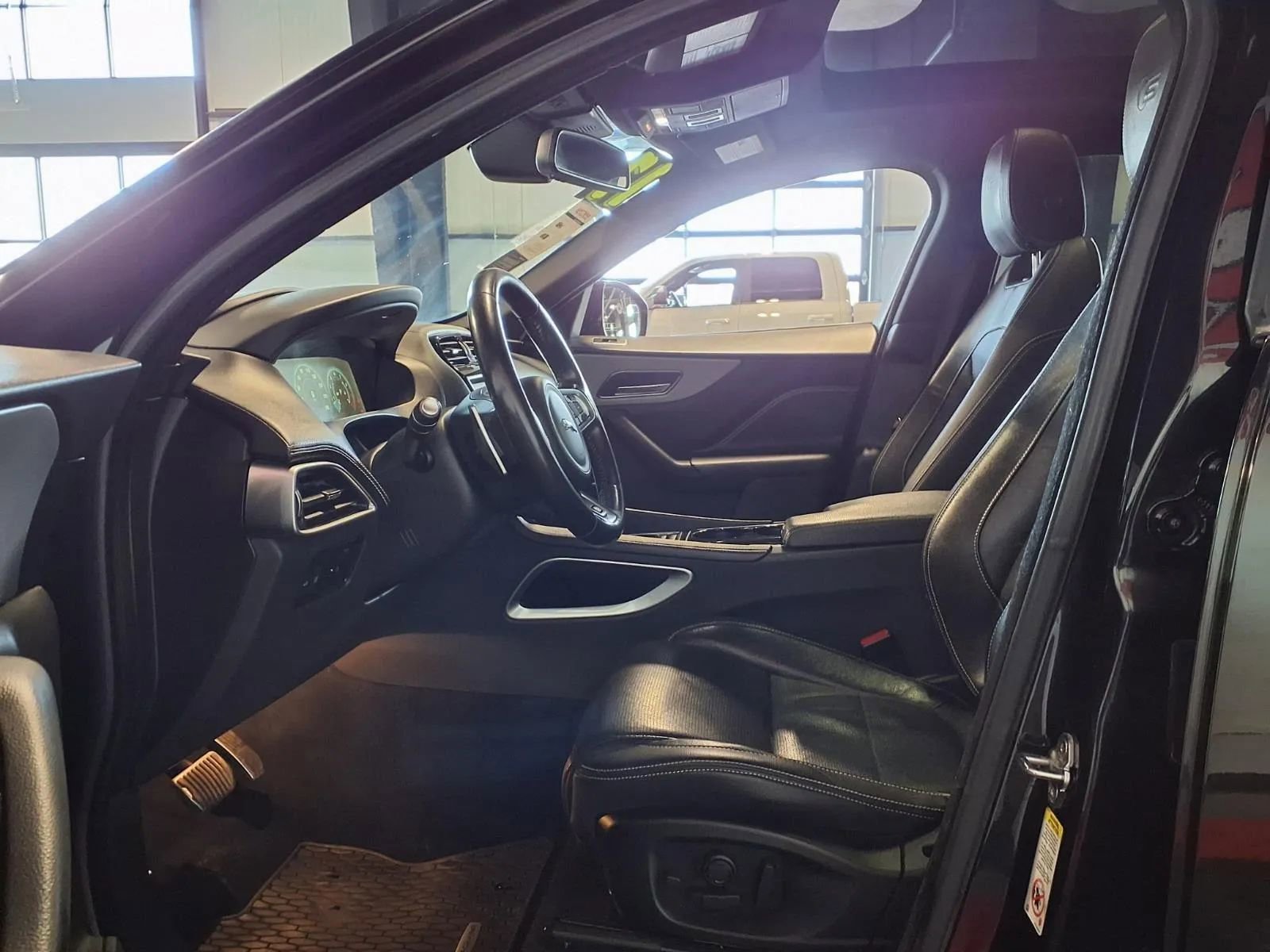 Used 2017 Jaguar F-PACE S image 18