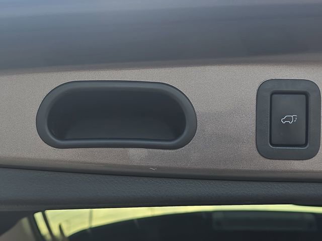 Used 2016 Toyota Highlander Plus image 14