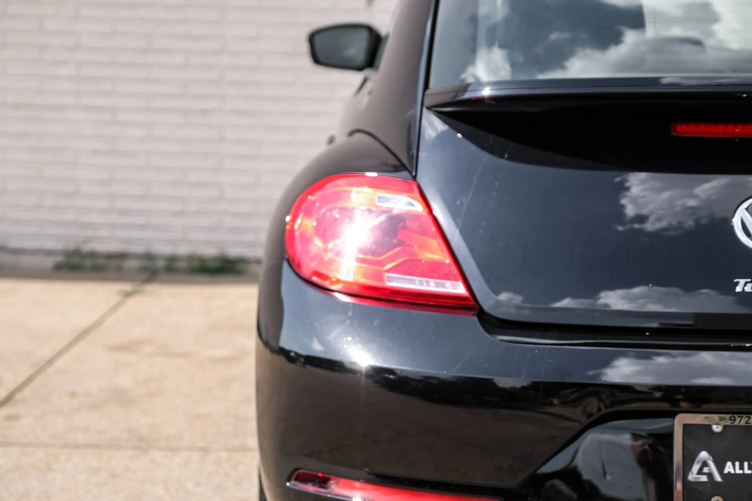 Used 2016 Volkswagen Beetle R-Line SE FWD image 36