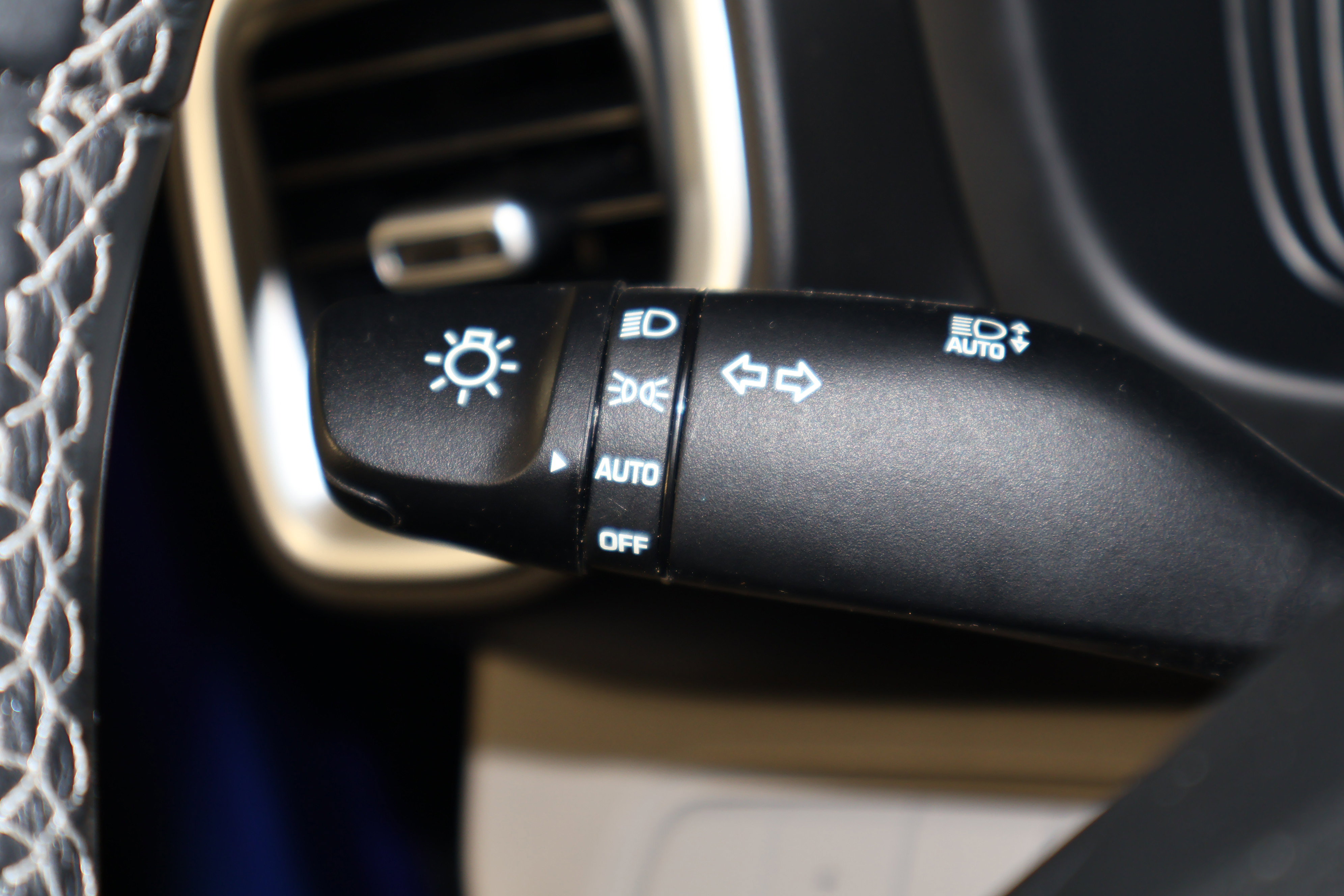 Used 2024 Hyundai Venue SEL image 22