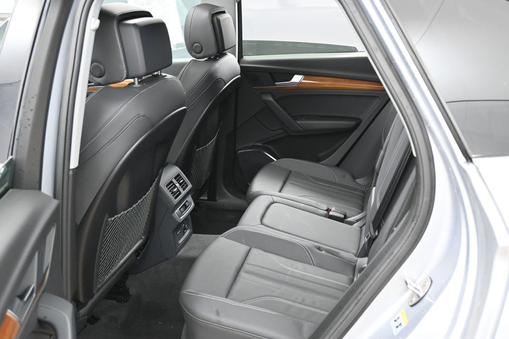 Used 2024 Audi Q5 e Premium w/ Convenience Package AWD/4WD image 34