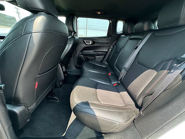 Used 2025 Jeep Compass Trailhawk AWD/4WD image 19