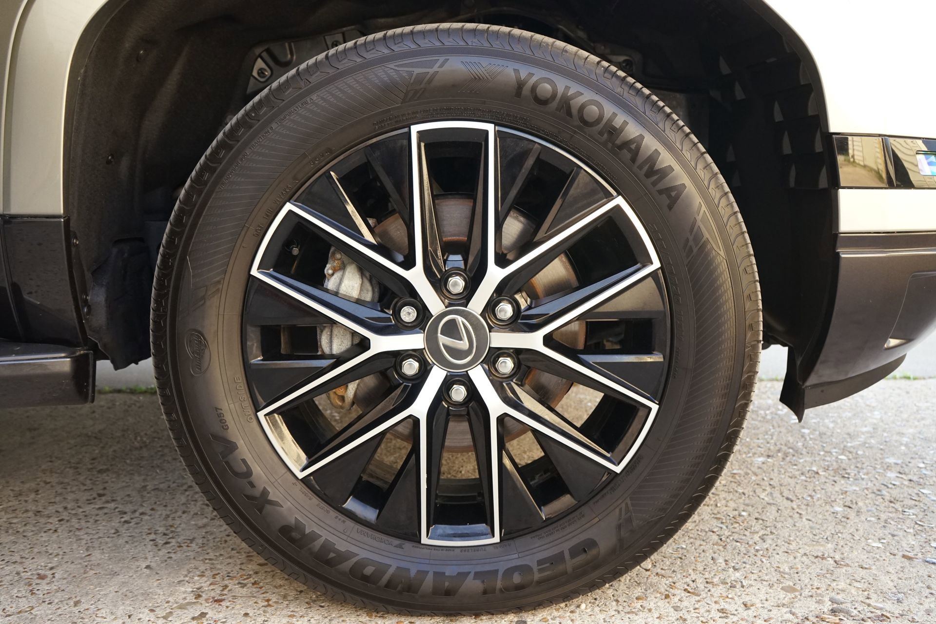 Used 2024 Lexus GX 550 w/ Accessory Package (Z1) image 32