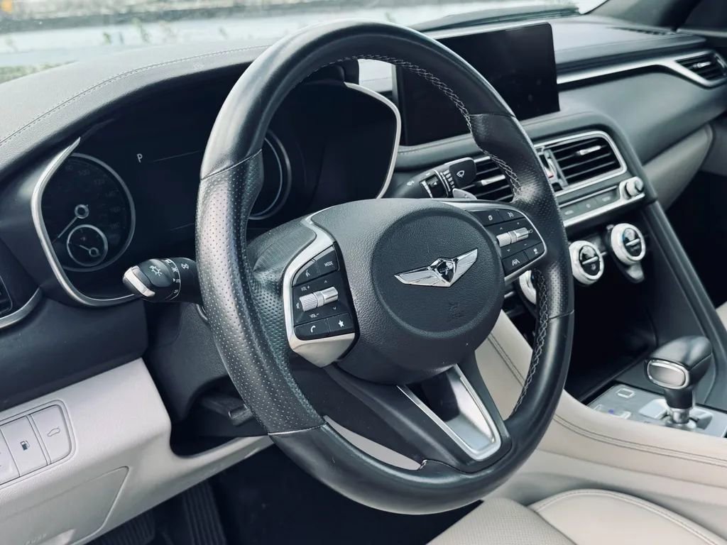 Used 2023 Genesis G70 2.0T image 9