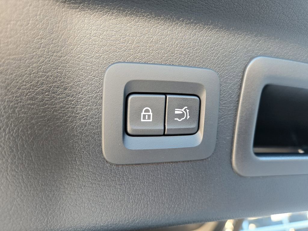 Used 2025 MAZDA CX-70 Plug-In Hybrid w/ Premium Pkg image 31