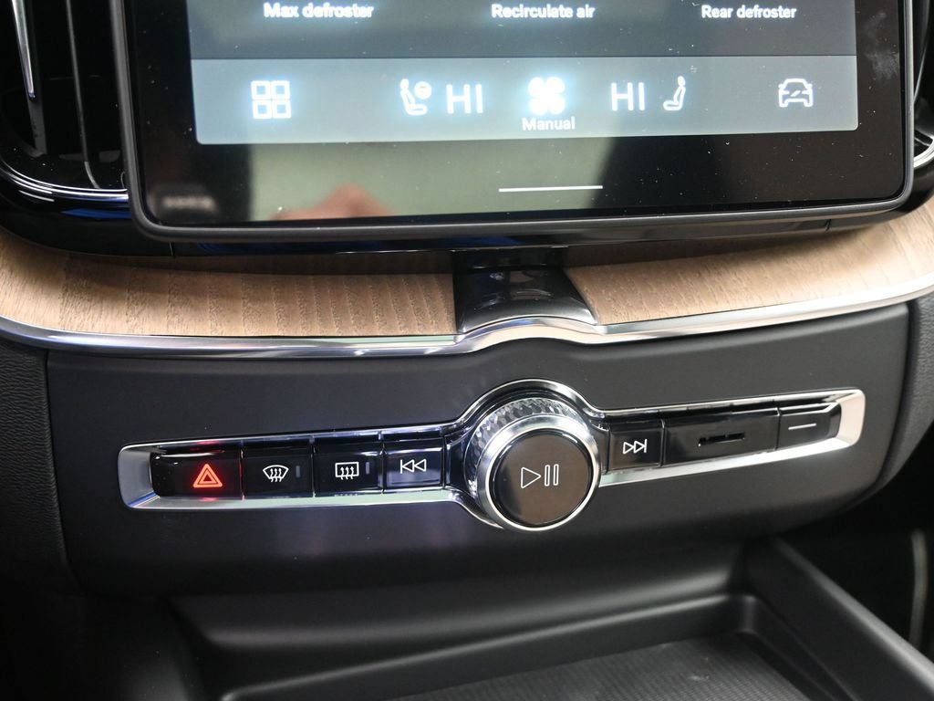 New 2026 Volvo XC60 B5 Plus w/ Protection Package Premier AWD/4WD image 15