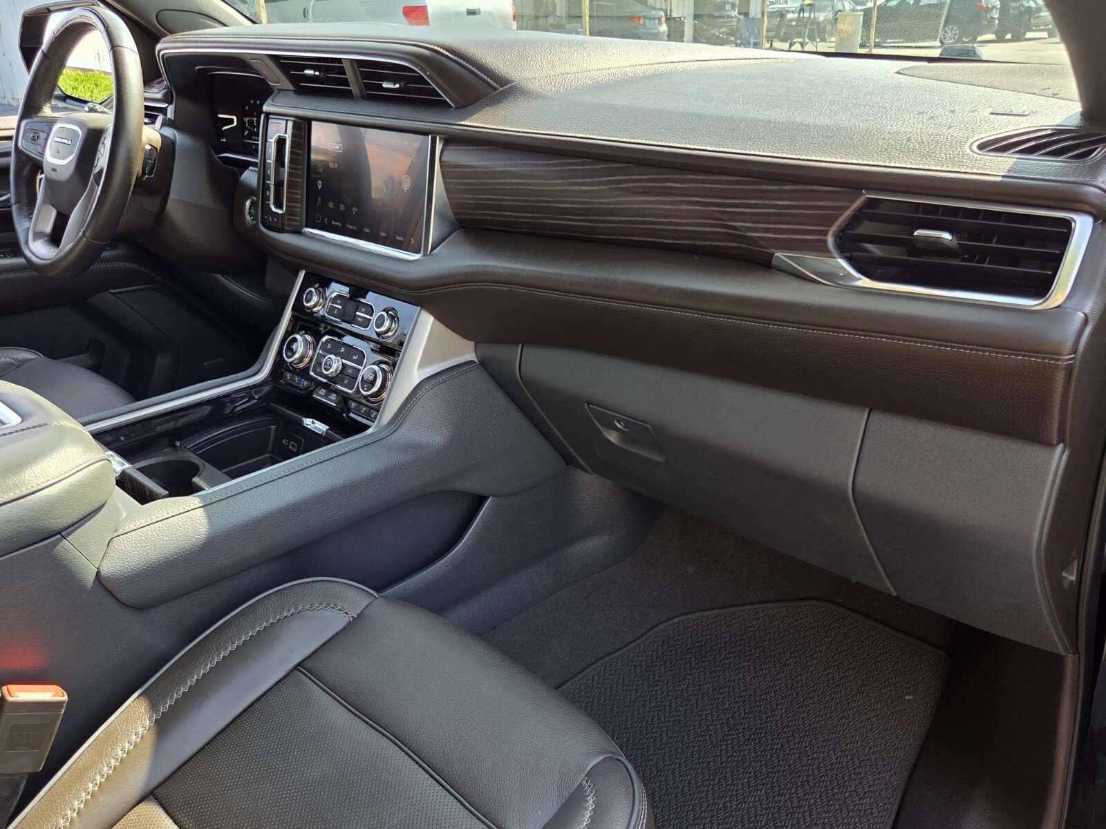 Certified 2023 GMC Yukon XL Denali w/ Denali Reserve Package AWD/4WD image 19