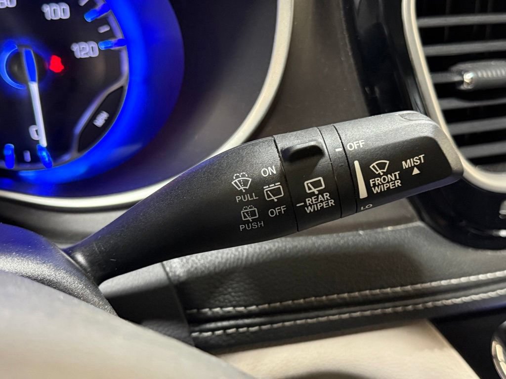 Used 2023 Chrysler Pacifica Touring-L AWD/4WD image 16