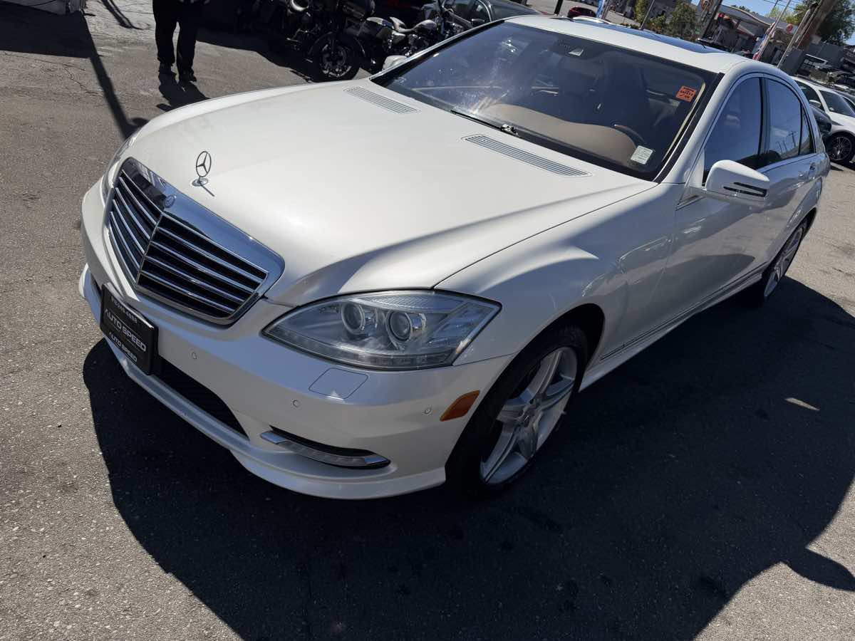 Used 2011 Mercedes-Benz S 550 image 3