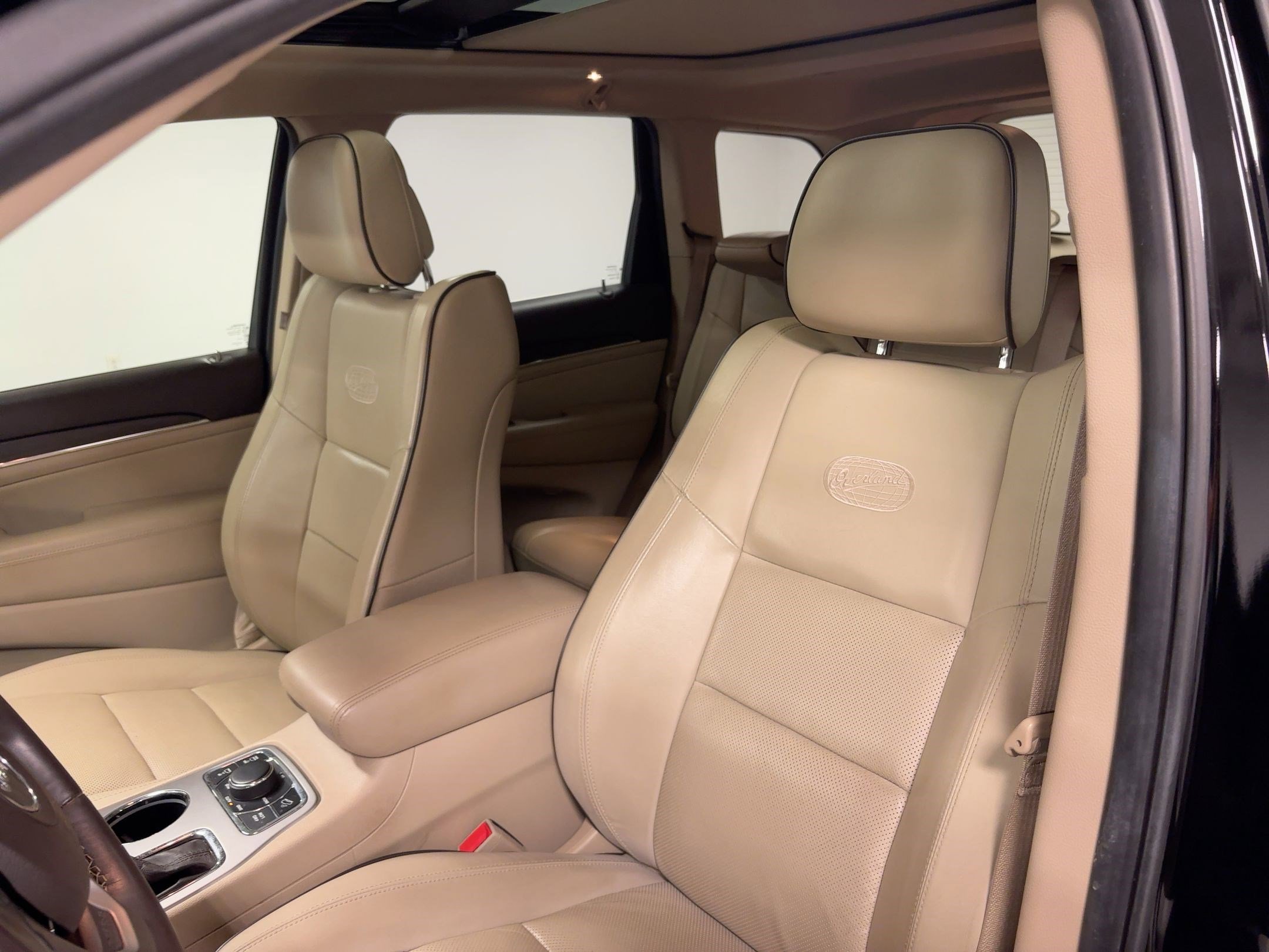 Used 2019 Jeep Grand Cherokee Overland image 23