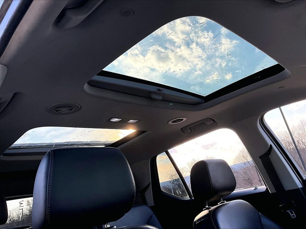 Used 2021 Chevrolet Traverse RS image 19