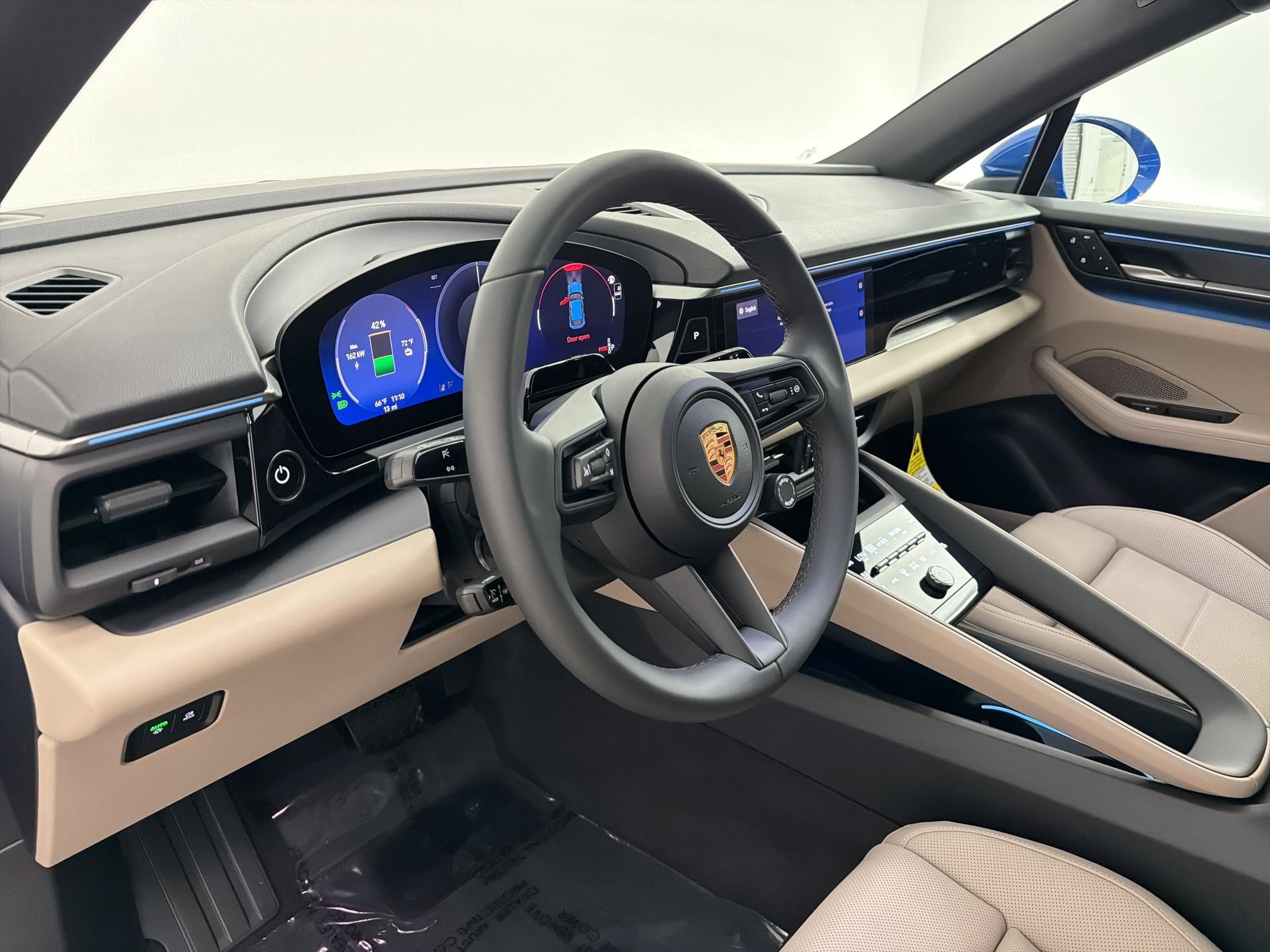 New 2026 Porsche Macan Electric RWD image 4