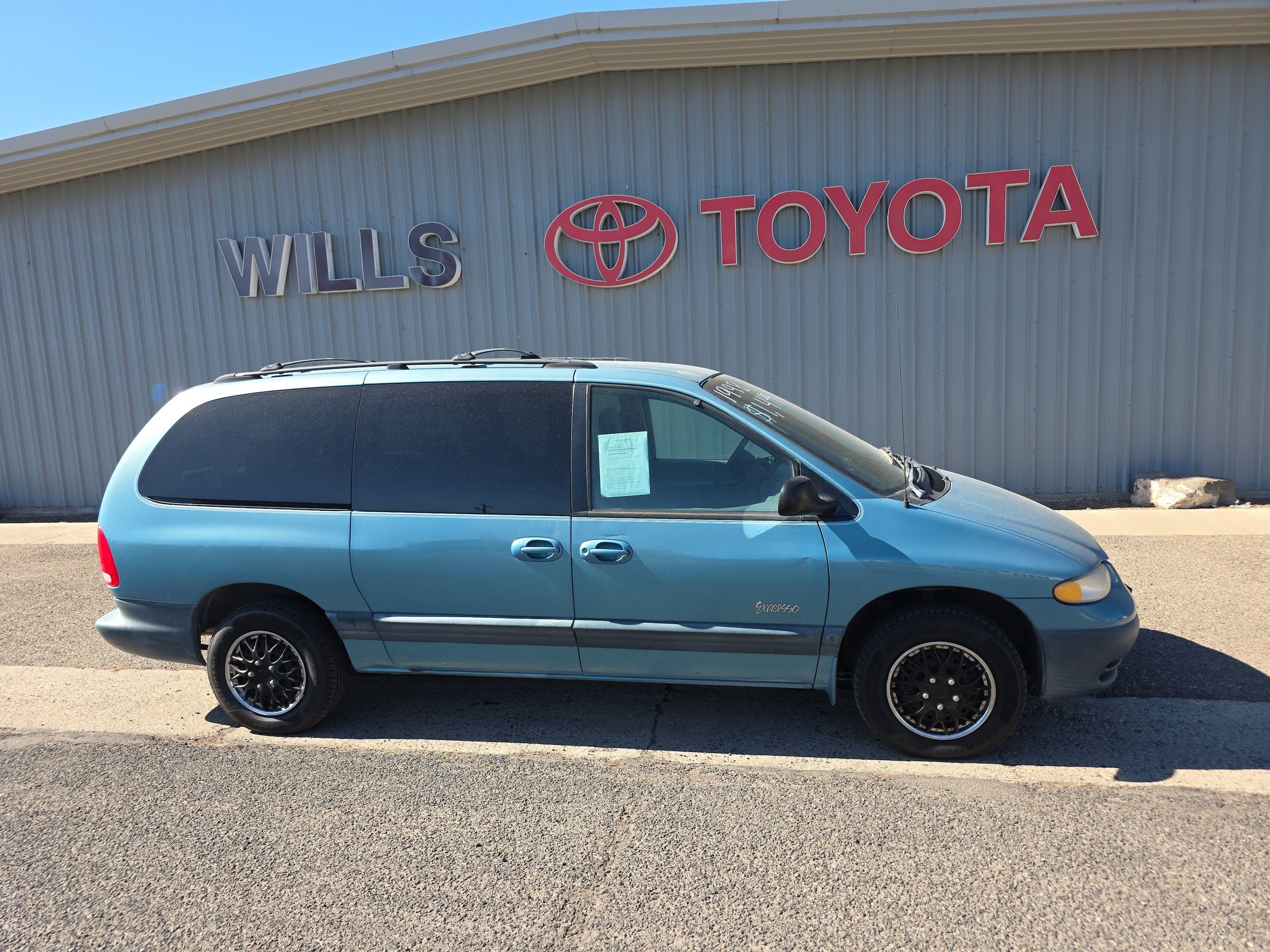 Used 1998 Plymouth Grand Voyager FWD image 1