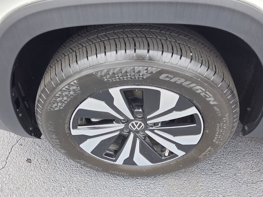 Used 2026 Volkswagen Atlas SE FWD image 3