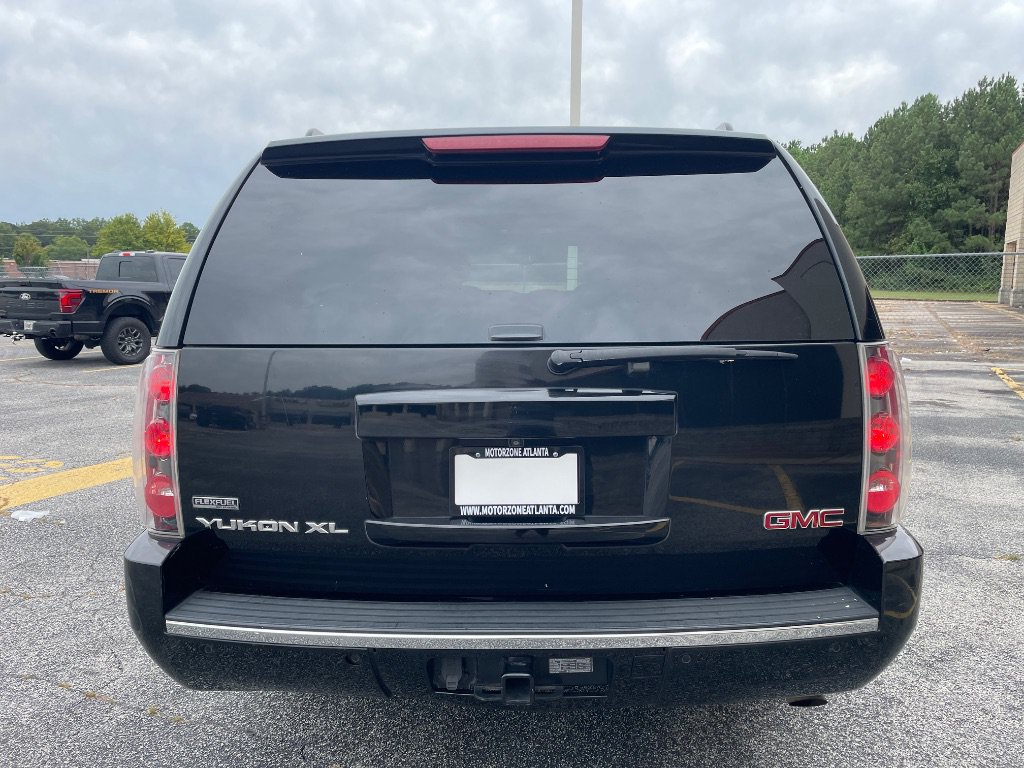 Used 2012 GMC Yukon XL Denali RWD image 8