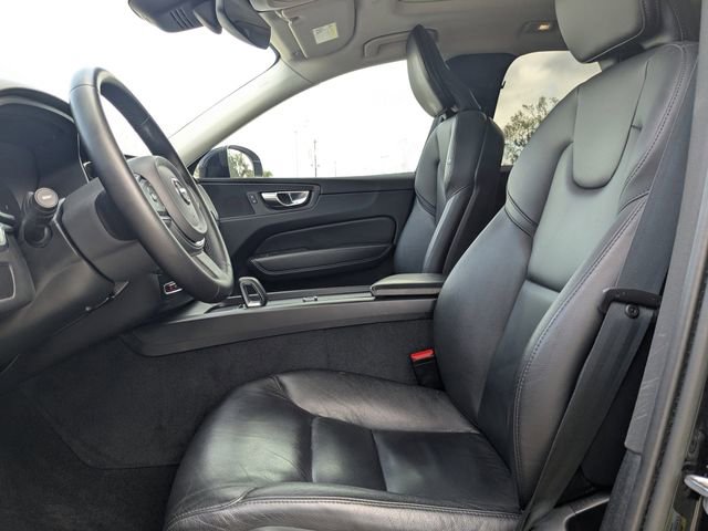 Used 2023 Volvo XC60 B5 Core image 26