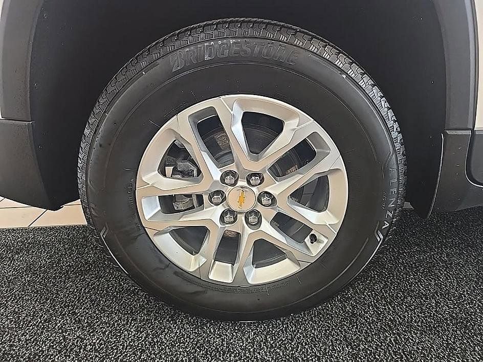 Used 2023 Chevrolet Traverse LS AWD/4WD image 42