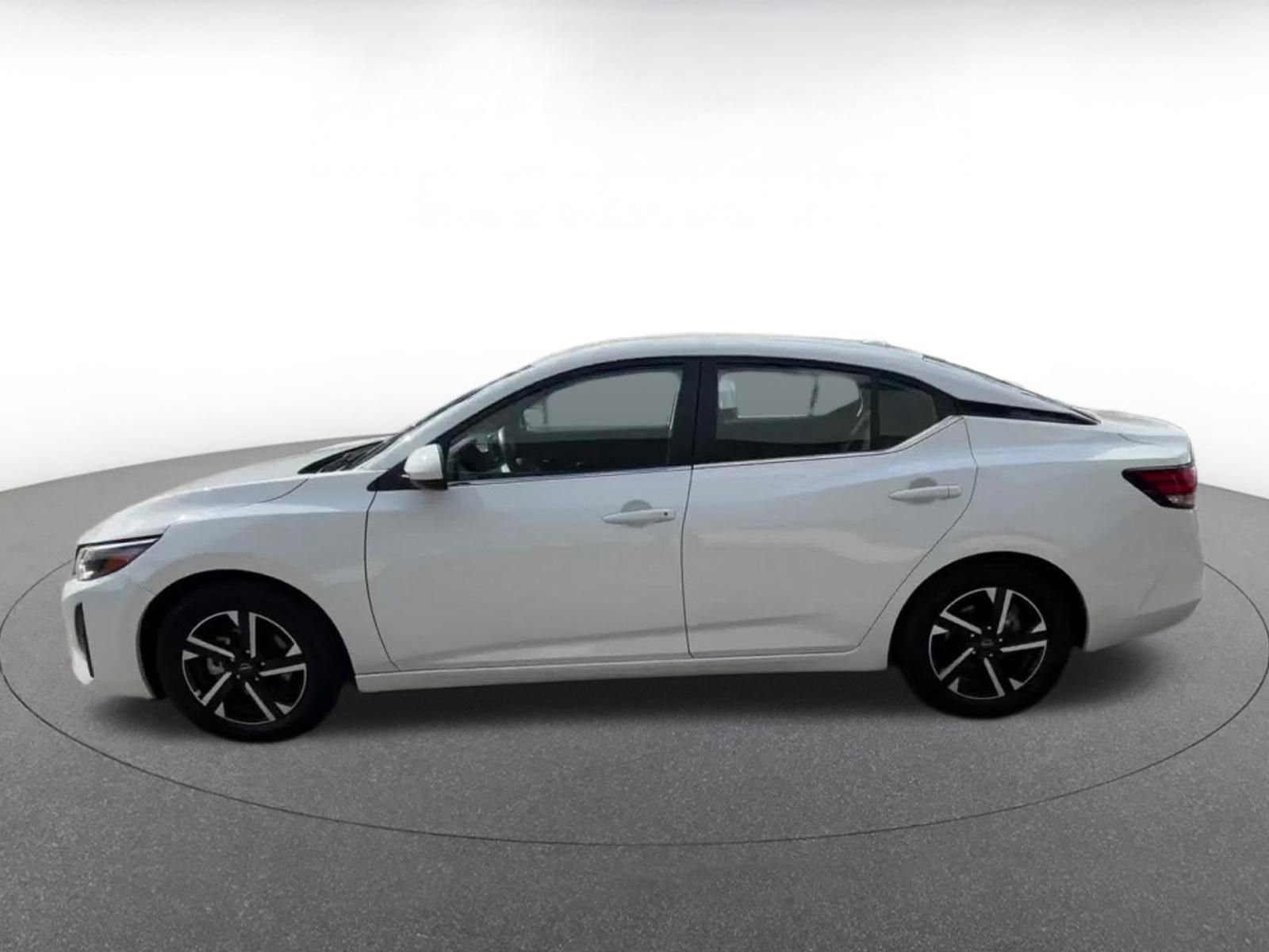 Used 2025 Nissan Sentra SV FWD image 9